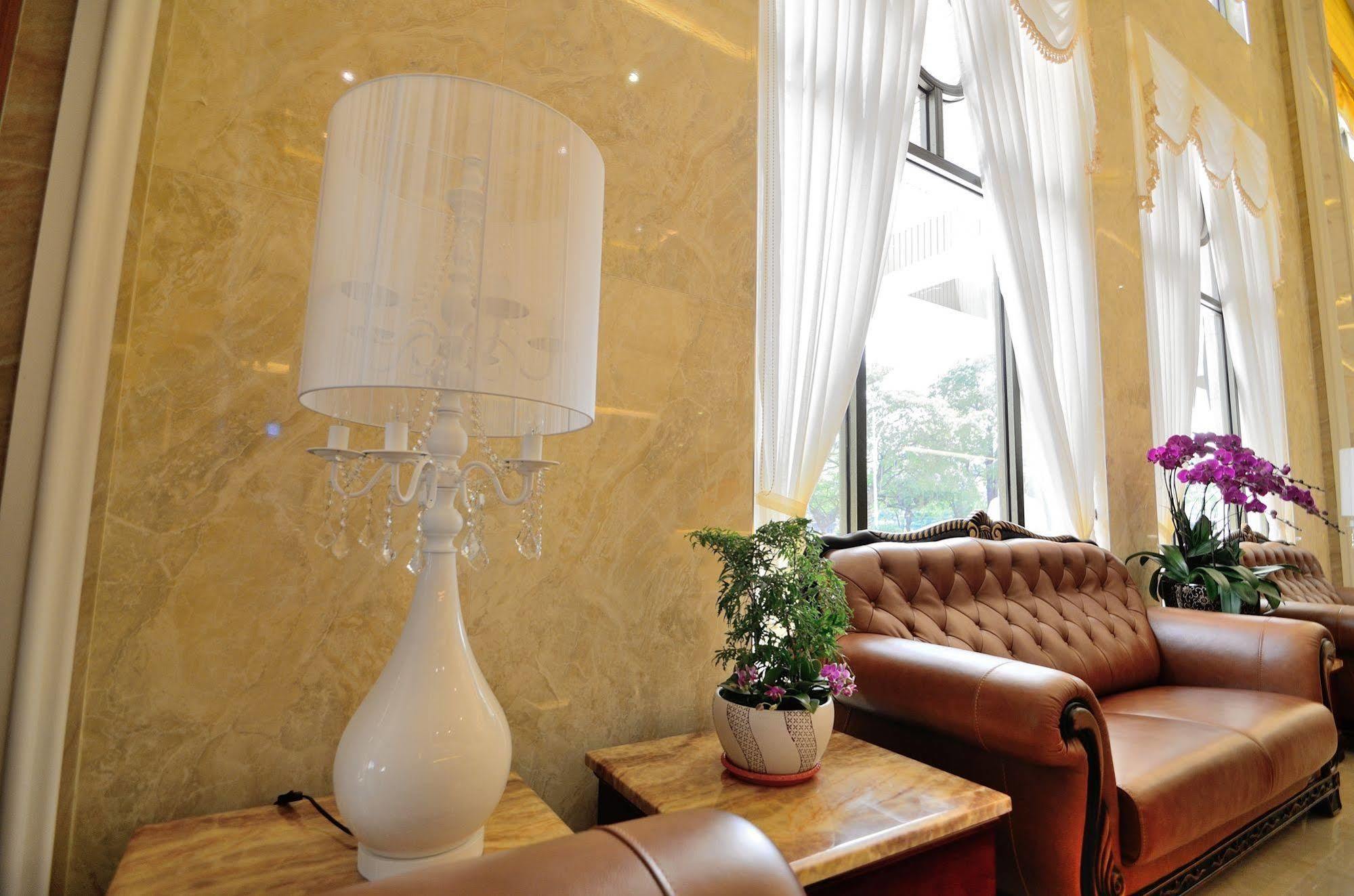 Royal Chiayi Hotel Exterior foto
