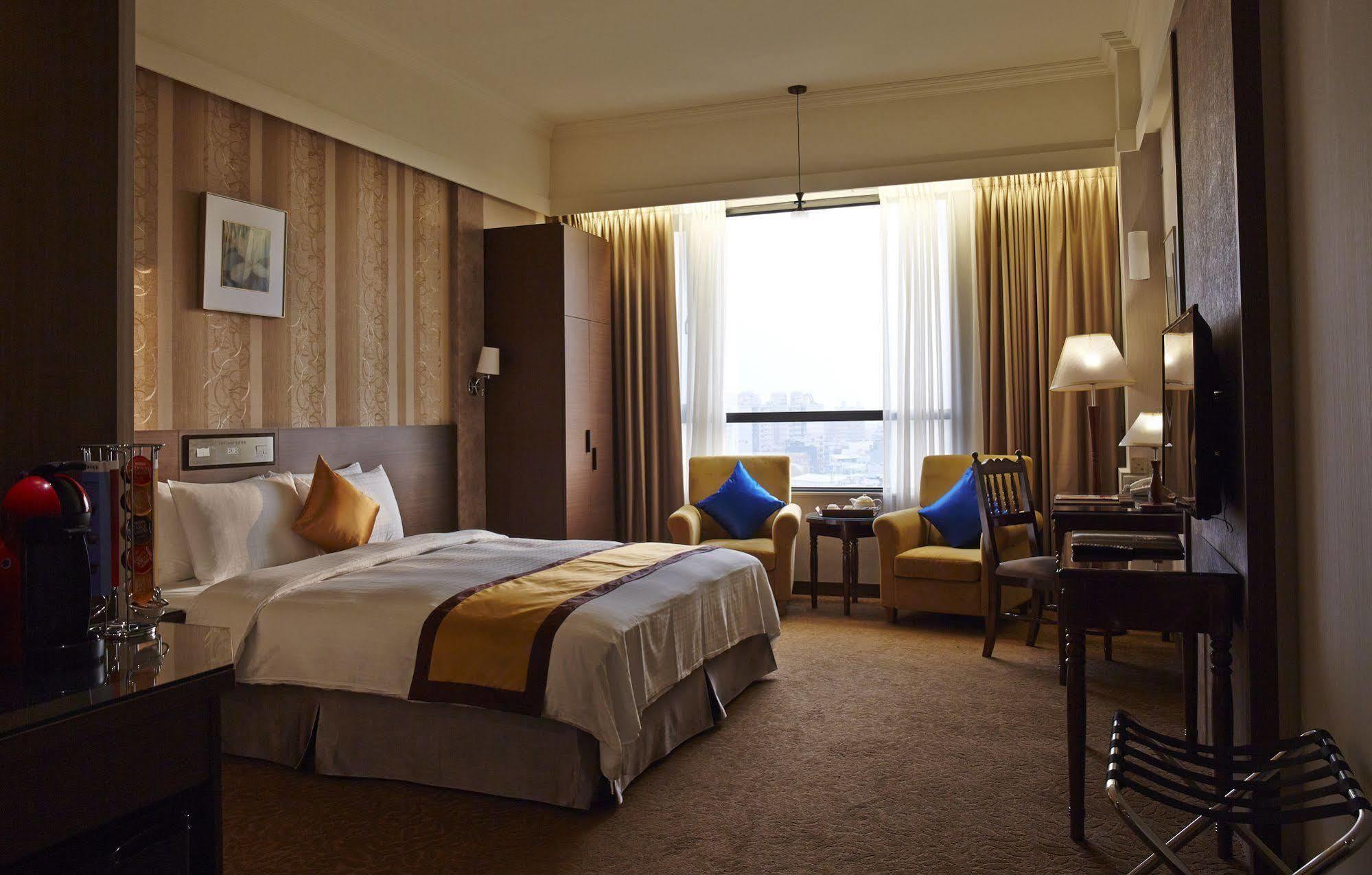 Royal Chiayi Hotel Exterior foto